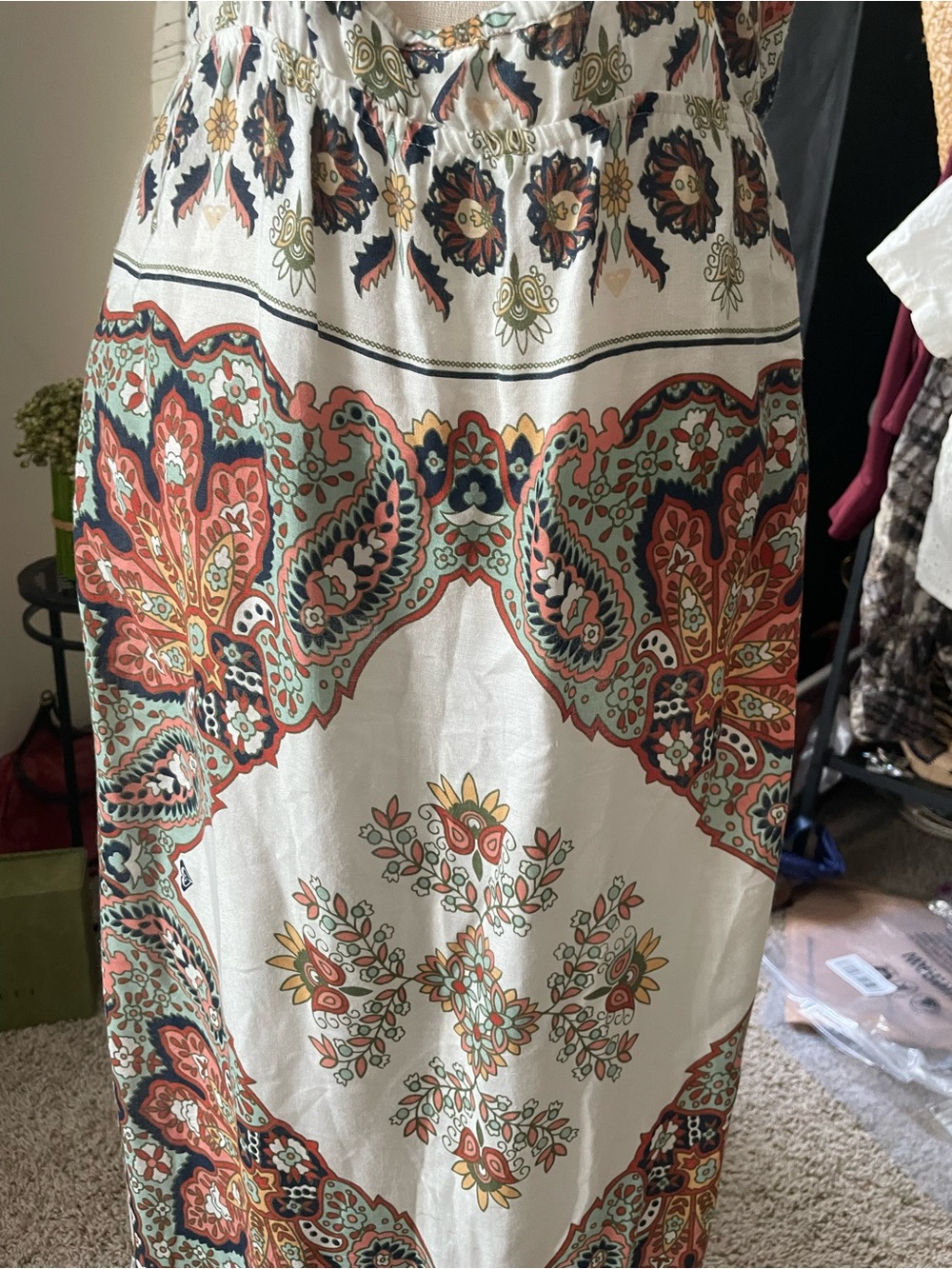 Roxy Woman’s Maxi in SZ L dress is in gently used condition - Picture 6 of 8